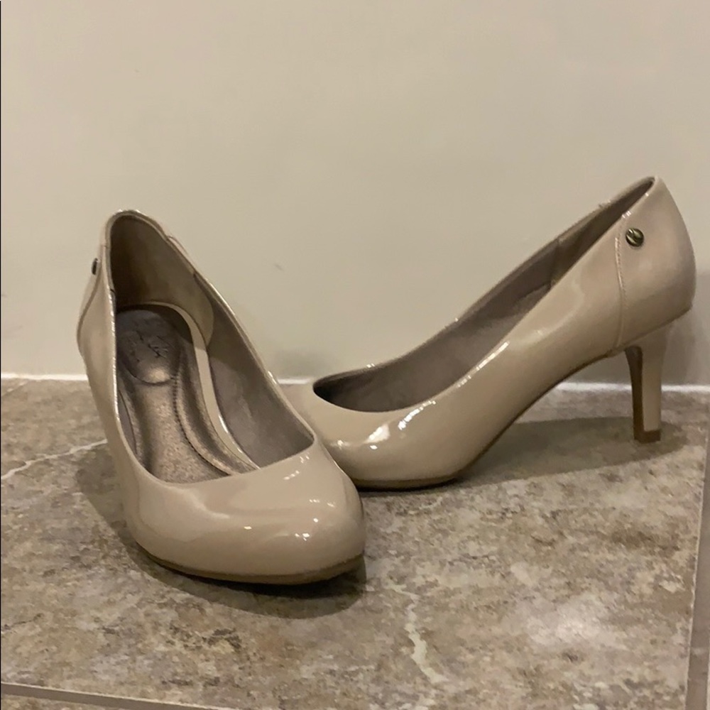 LifeStride Soft System Tan Heels